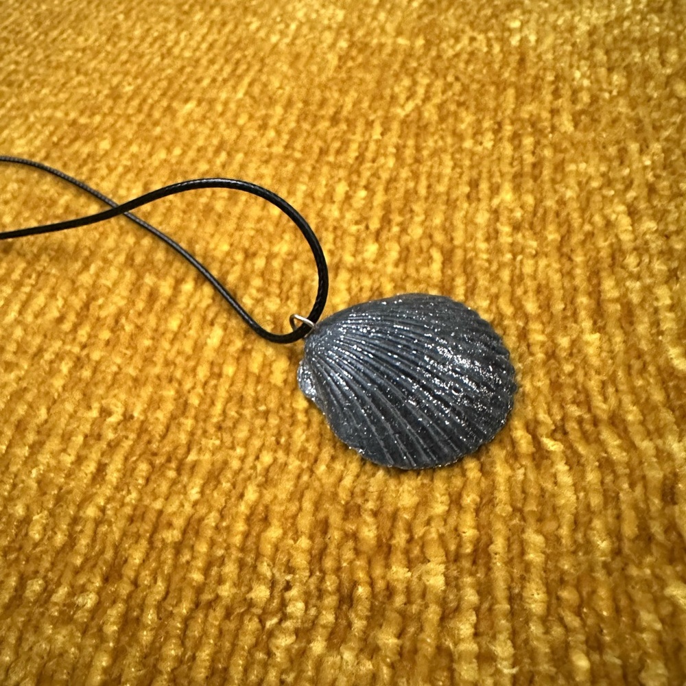 Handmade Shell Necklace 🐚 - Picture 3 of 4